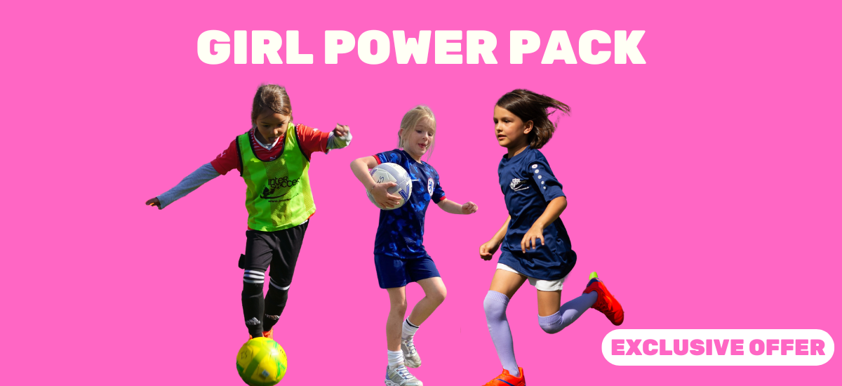 Des jeunes filles profitent de séances de football dans le cadre de l'initiative Girl Power Pack